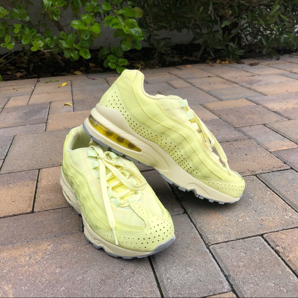 Nike Air Max 95 SE. 5.5 Boys = Women’s Size 7.